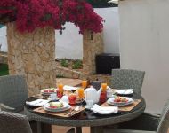 Breakfast on the patio, Casa Clare